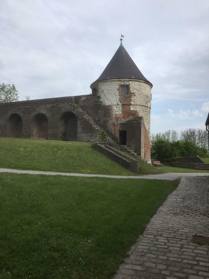 Auberge De Jeunesse-La Hulotte Montreuil  Buitenkant foto
